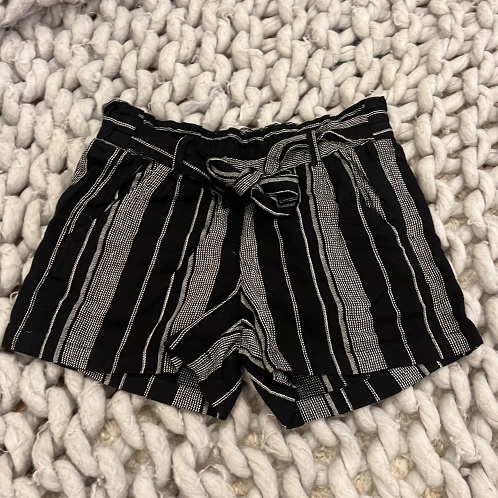 Super cute jolt shorts